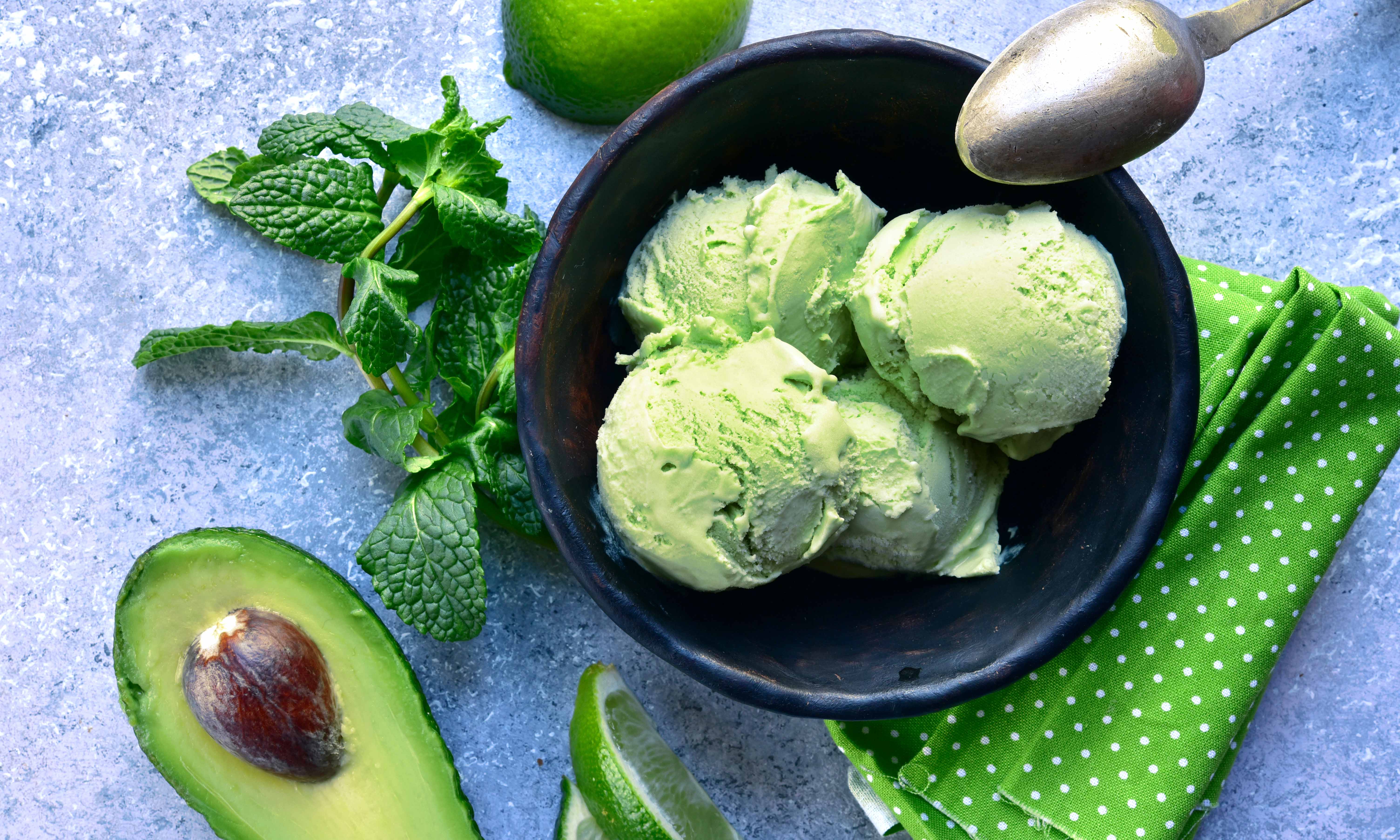 Maak zelf romig avocado-ijs dat smelt in de mond. Gemakkelijk én gezond