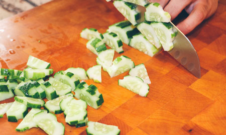 Komkommers moet je schillen: waar of niet waar?
